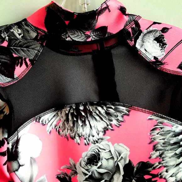 Activewear, assymetrical floral zip jacket - Picture 4 of 5